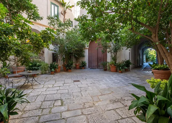 Palazzo De Gregorio Apartments